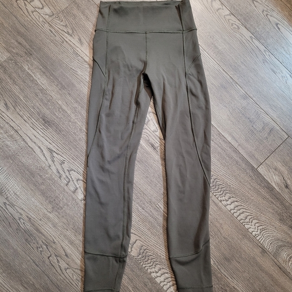 Lululemon In Movement Leggings Tight 25" Size 4 Sage Green - Picture 1 of 3